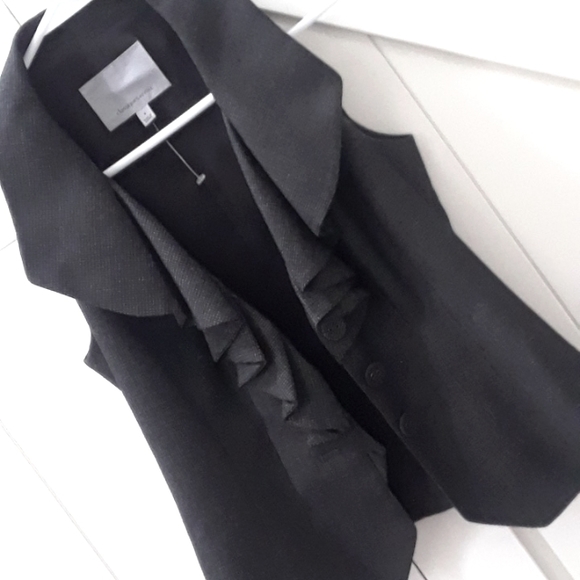 NEW! CLASSIQUES ENTIER RUFFLE DETAIL VEST..2 - Picture 1 of 8